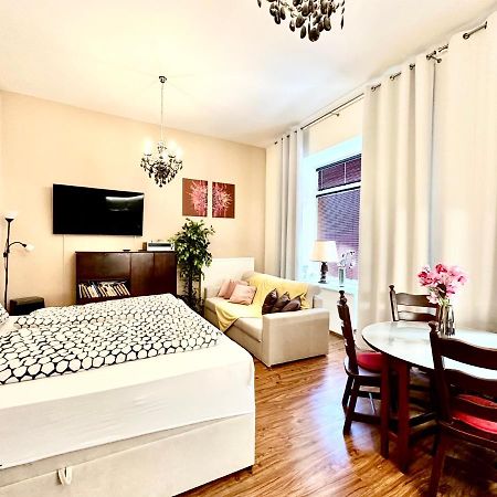 Home Away Main Square Apartment Poprad Buitenkant foto
