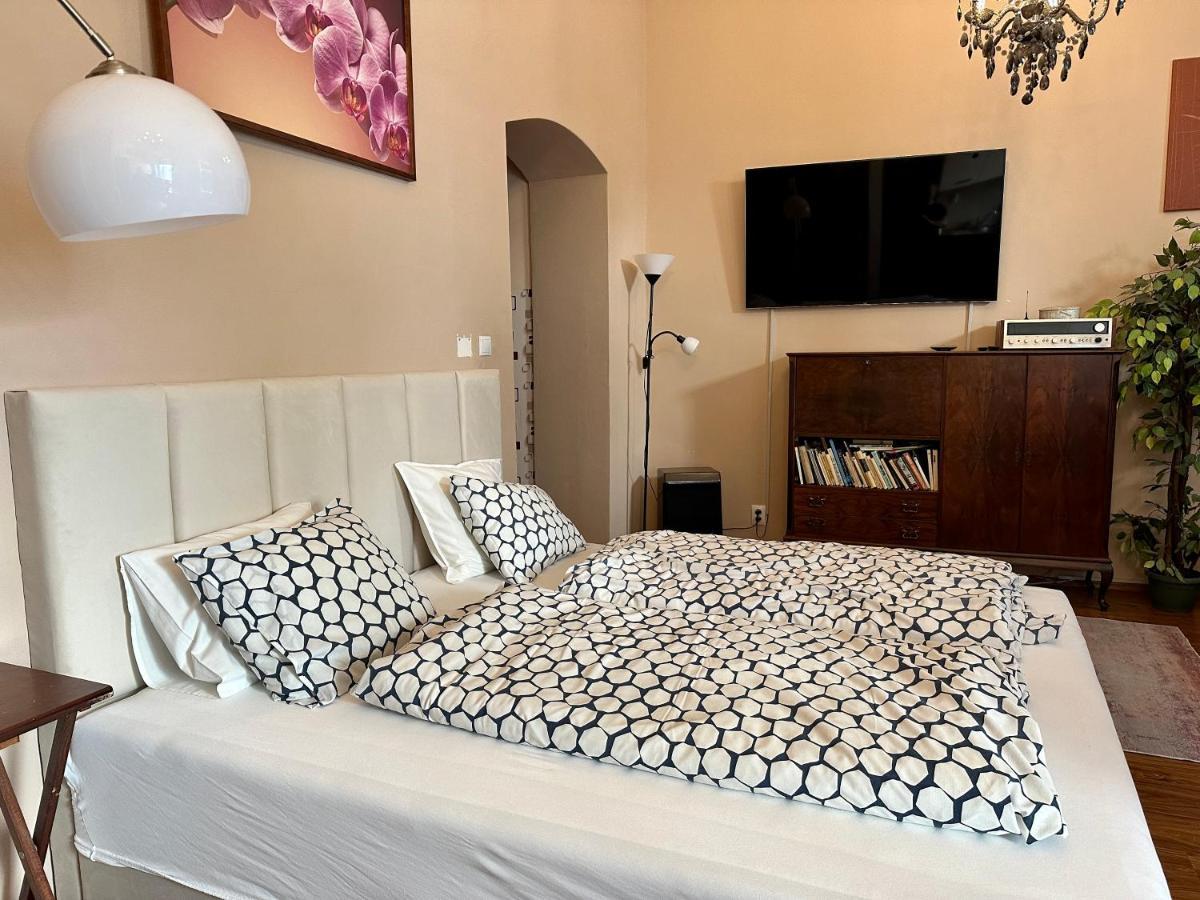 Home Away Main Square Apartment Poprad Buitenkant foto