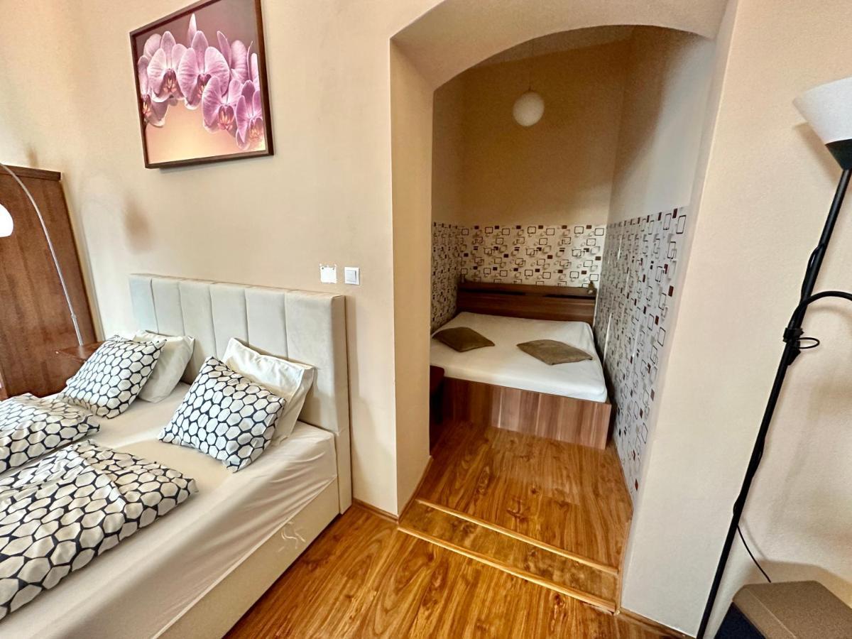 Home Away Main Square Apartment Poprad Buitenkant foto