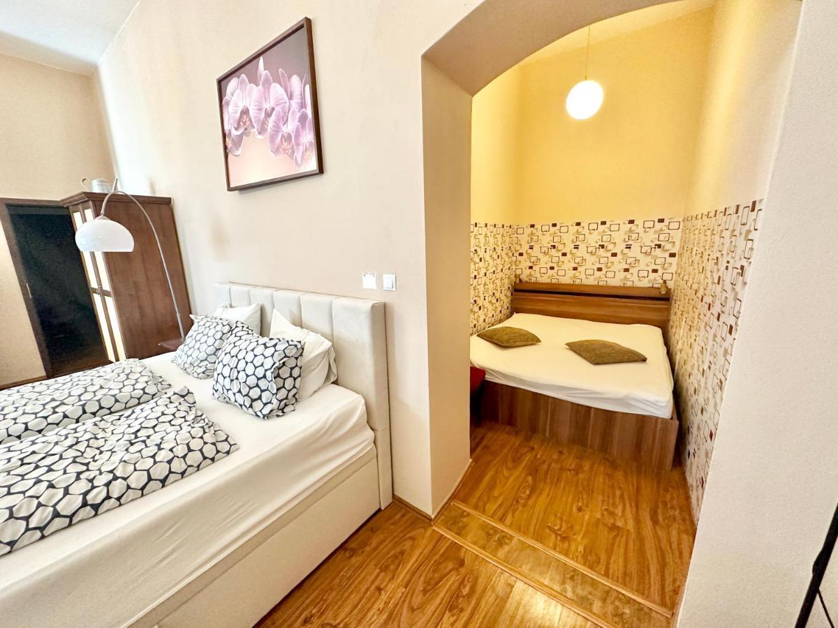 Home Away Main Square Apartment Poprad Buitenkant foto