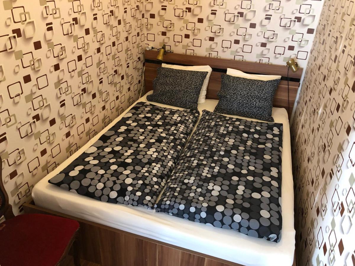 Home Away Main Square Apartment Poprad Buitenkant foto