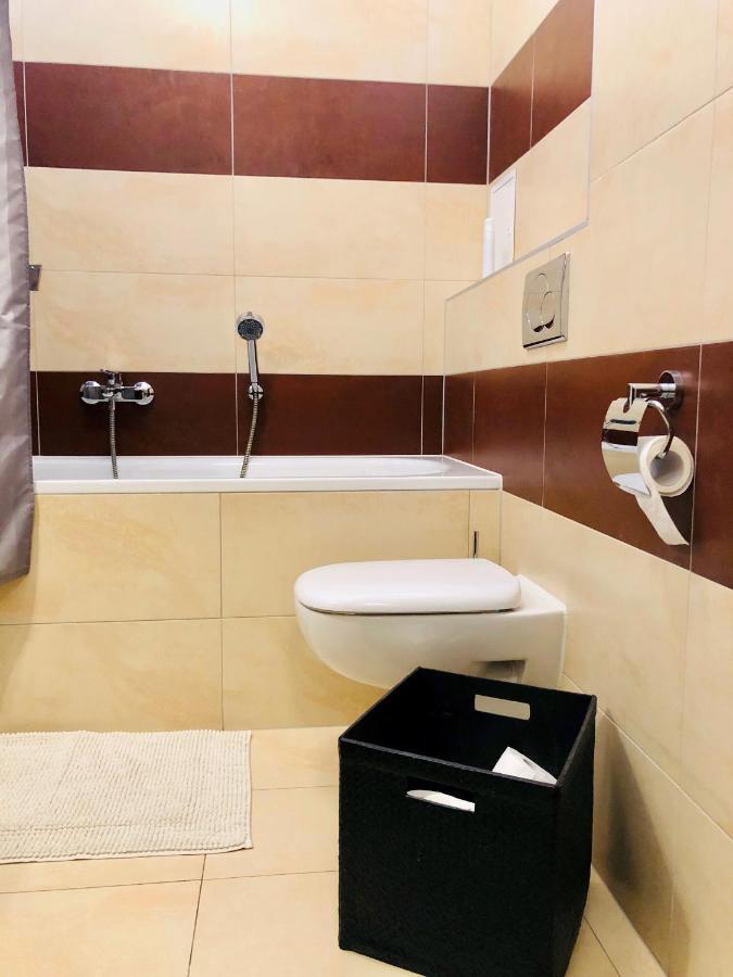 Home Away Main Square Apartment Poprad Buitenkant foto